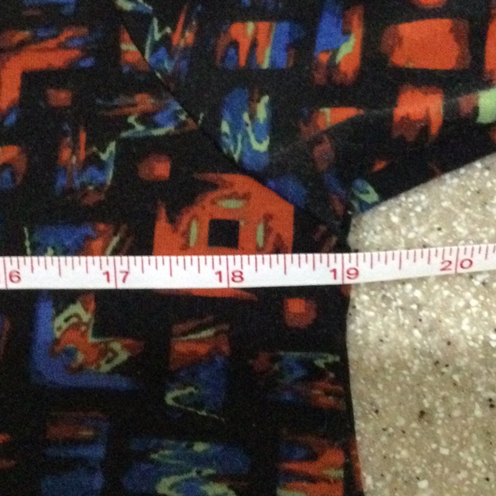 Like New - Lularoe short sleeve top. Size M. - Picture 5 of 7